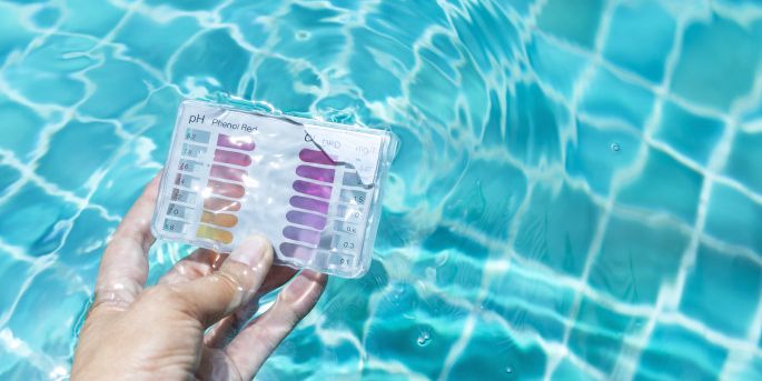 Adoucisseur d'eau pour piscine : pourquoi l'utiliser ?